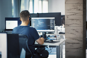 Amazon, Netflix va Meta sun’iy intellekt mutaxassislariga $900 minggacha ish haqi taklif qilmoqda