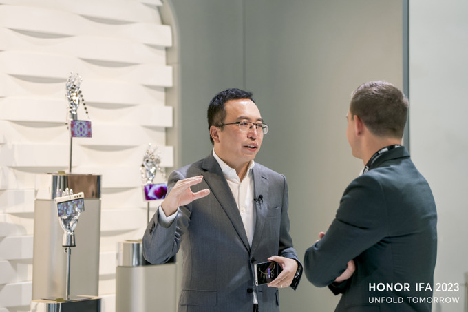 honor magic v2, реклама