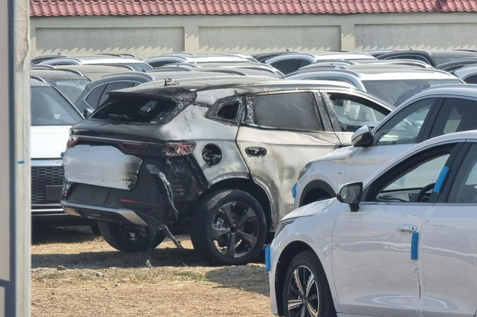 Portlashda shikastlangan avtomobillar utilizatsiya qilishga yuboriladi — BYD