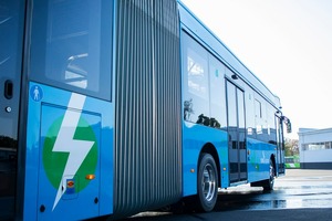 Китайская King Long отправила в Ташкент первый электробус-«гармошку»