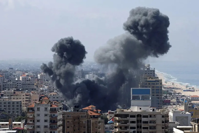 Isroildagi vaziyat: ayrim savdo nuqtalari oziq-ovqat xaridiga cheklovlar o‘rnatmoqda