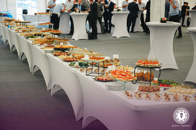 Royal Catering предлагает организацию выездных фуршетов и кофе-брейков