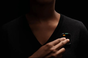 Стартап бывших сотрудников Apple создал смартфон в виде броши