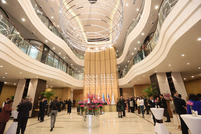 british management university, реклама