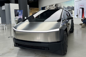 Первые покупатели Cybertruck от Tesla получили свои машины