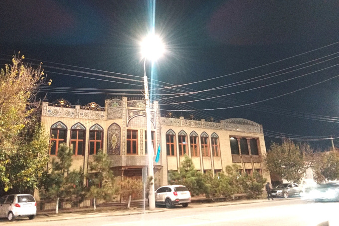 В районе рынка Чорсу выставили на продажу за долги бывший ресторан