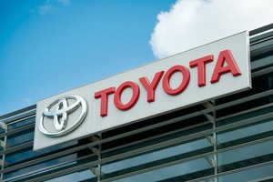 Toyota benzinli avtomobillardan butunlay voz kechishni rejalashtirmoqda