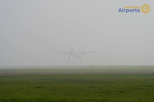 Parvoz kechiktirilganda yo‘lovchilarga qanday bepul xizmatlar ko‘rsatiladi?