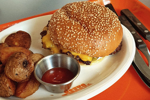 Планируется ограничить рекламу фастфуда и энергетиков для детей