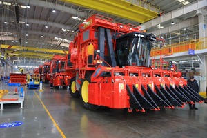 Xitoy kompaniyasi Farg‘onada paxta terish mashinalarini yig‘ishni yo‘lga qo‘ymoqchi