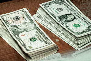 Курс доллара опустился до 12 022 сумов — это новый минимум за два года