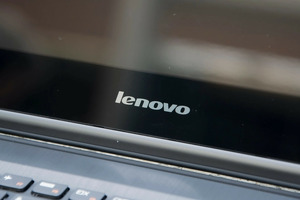 Lenovo shaffof displeyli noutbukni ishlab chiqmoqda