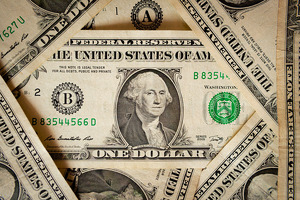 Dollar kursi yana pasaydi