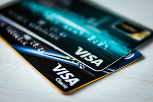 В Узбекистане получить банковскую карту самостоятельно можно будет с 14 лет