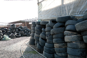 Теплица на окраине Ташкента использовала шины в качестве топлива