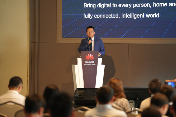 huawei, реклама