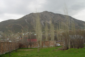 В Чимгане на продажу выставили участок земли площадью 63 сотки