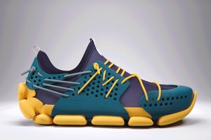 Italiyada oyoq o‘lchamiga moslashadigan krossovka taqdim qilindi