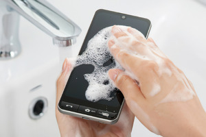 Sharp kompaniyasi pensionerlar uchun maxsus smartfonni taqdim etdi