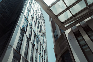 Первые этажи зданий госорганов сдадут в аренду предпринимателям