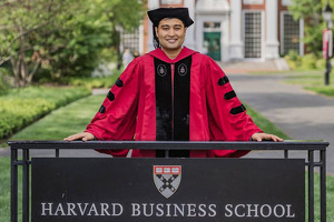 Ботир Кобилов первым в Узбекистане получил докторскую степень Гарварда