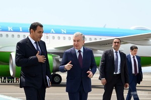 Шавкат Мирзиёев прибыл в аэропорт Коканда после реконструкции