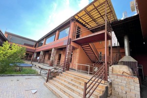 В районе столичной мечети Кукча за долги продается здание чайханы