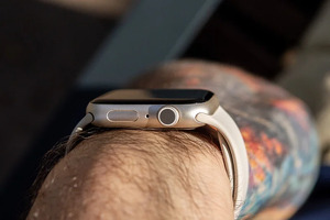 Apple plastik korpusli Apple Watch ustida ishlamoqda — Bloomberg