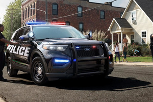 Ford 85 mingdan ortiq Explorer politsiya avtomobillarini chaqirib oladi