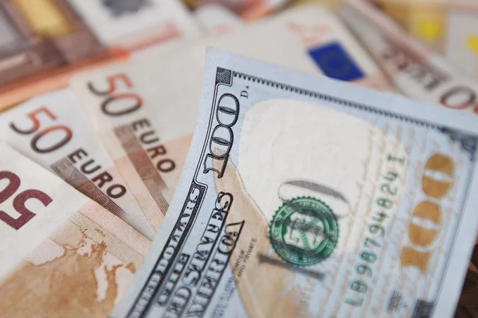 Sanksiyalarga qaramay, Rossiyaga milliardlab dollar va yevro olib kirildi — Reuters