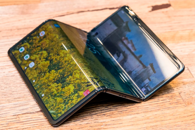Huawei uch marta buklanadigan smartfon taqdim qilishni rejalashtirmoqda — Bloomberg
