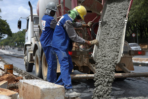 Кыргызстан отменяет запрет на импорт цемента