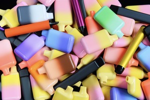 Законопроект о запрете импорта и продажи вейпов направили в Сенат