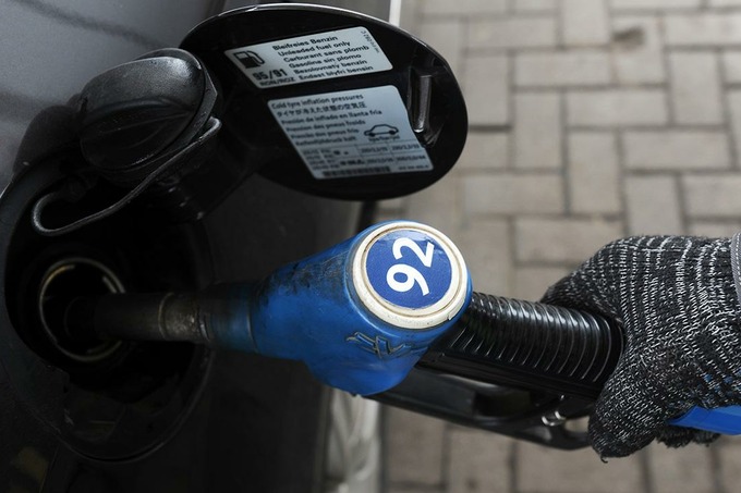 O‘zbekneftgaz AI-92 benzinini birjaga chiqarishni boshladi