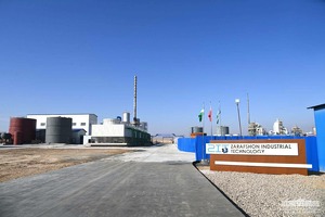 Президент посетил узбекско-китайский химический технопарк в Кармане