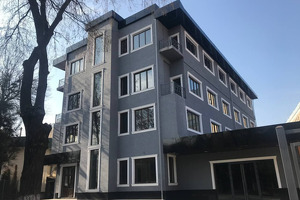 На Юнусабаде часть офисного здания выставили на продажу за долги