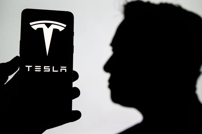 “Tesla o‘z smartfonini chiqarishi mumkin, lekin hozircha bunday rejalar yo‘q” — Ilon Mask