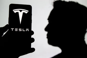 “Tesla o‘z smartfonini chiqarishi mumkin, lekin hozircha bunday rejalar yo‘q” — Ilon Mask