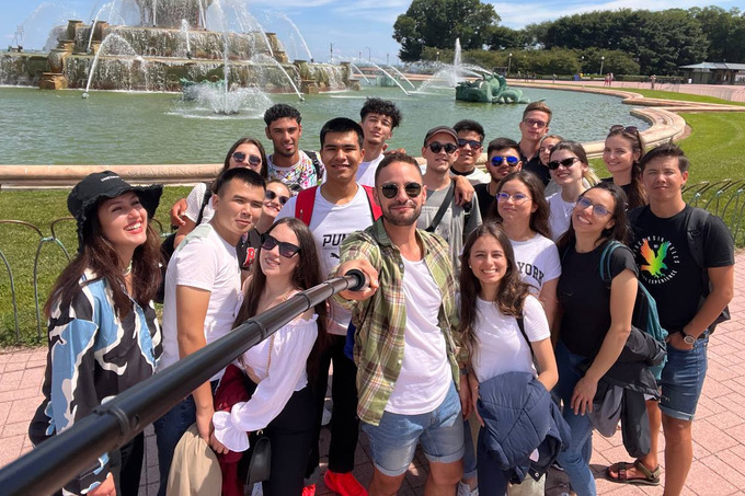 aqsh, hojiakbar mo‘minov, xorijdagi o'zimiznikilar