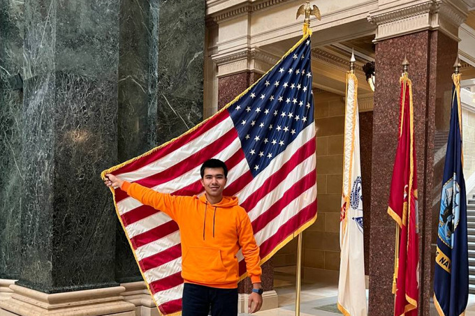 aqsh, hojiakbar mo‘minov, xorijdagi o'zimiznikilar