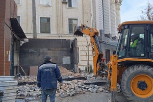 В Ташкенте начался снос незаконных строений и рекламных конструкций