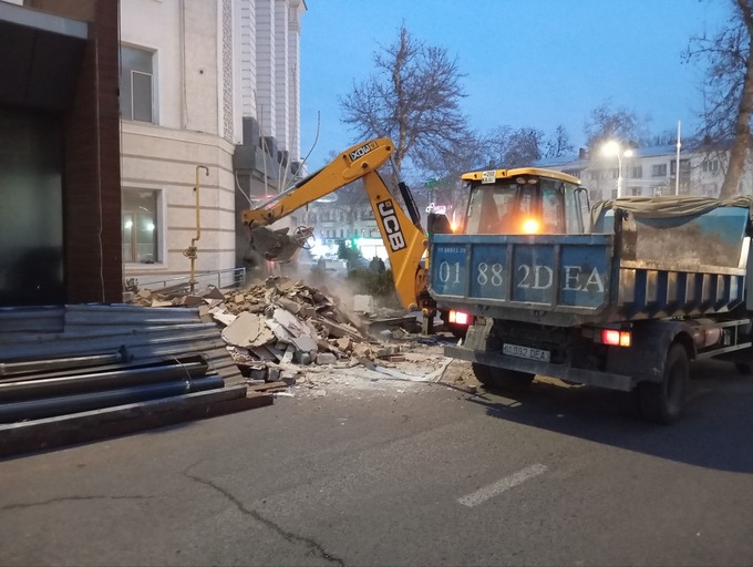 giotto, незаконная реклама, сносы, ташкент