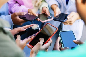 Smartfonsiz ikki hafta miyani 10 yilga yoshartiradi — tadqiqot