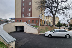 В районе Алайского рынка на торги выставили подвал жилого дома