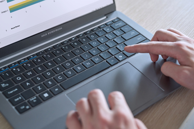 asus, asus expertbook p5, реклама