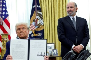 США удвоили пошлины на импорт из Китая и ввели повышенные тарифы для Канады и Мексики