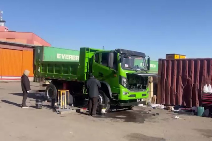 Таможня выявила попытку ввезти самосвал под видом запчастей