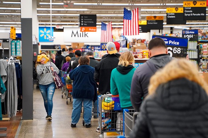 Amerikaliklar Trampning bojlari sabab oziq-ovqat mahsulotlarini g‘amlashga kirishdi