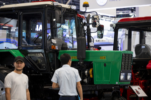 Беларусь поставит в Узбекистан более 3 тыс. тракторов до конца 2025 года