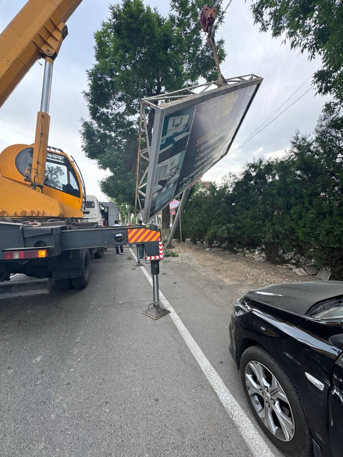 noqonuniy reklama, qonun buzilishi, reklama, toshkent shahri, demontaj